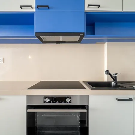 Newly Renovated!!! - Modern 10 Minutes From The Grand Boulevard דירה בודפשט