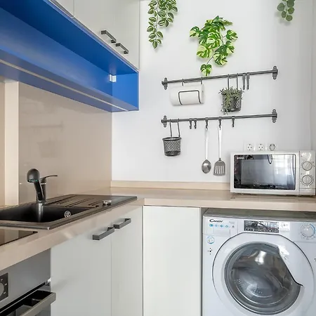 Newly Renovated!!! - Modern 10 Minutes From The Grand Boulevard דירה