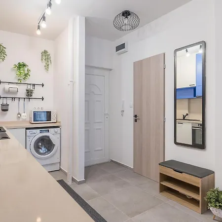 Newly Renovated!!! - Modern 10 Minutes From The Grand Boulevard דירה