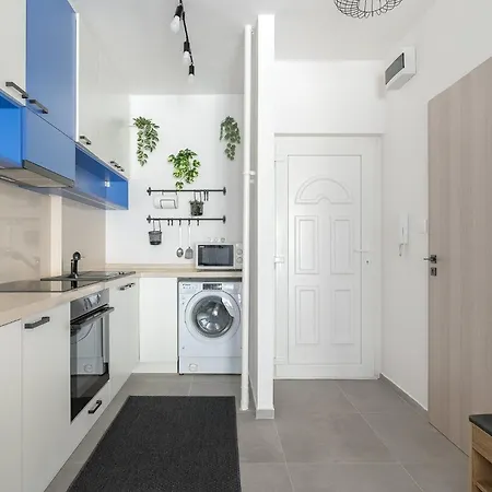 Newly Renovated!!! - Modern 10 Minutes From The Grand Boulevard דירה בודפשט