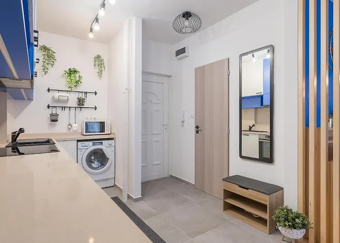 Newly Renovated!!! - Modern 10 Minutes From The Grand Boulevard Lägenhet