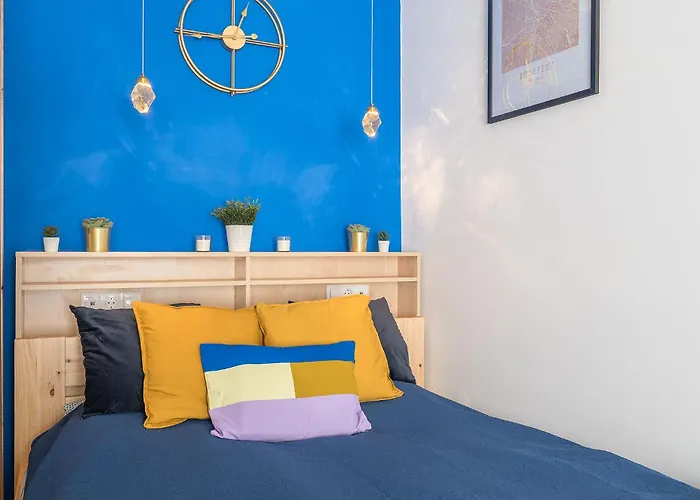 Newly Renovated!!! - Modern 10 Minutes From The Grand Boulevard