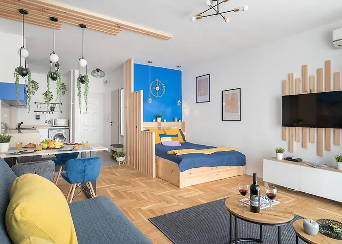 Newly Renovated!!! - Modern 10 Minutes From The Grand Boulevard *