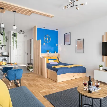 Newly Renovated!!! - Modern 10 Minutes From The Grand Boulevard *