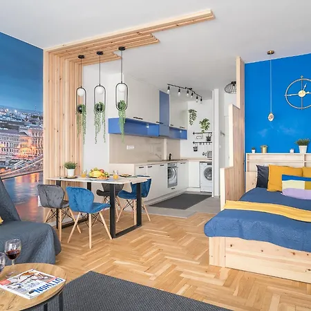Newly Renovated!!! - Modern 10 Minutes From The Grand Boulevard Διαμέρισμα *